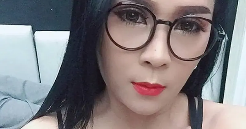 Selfie-style portrait of a woman with long black hair, round glasses and red lipstick, for Annies Massage in Bangkok