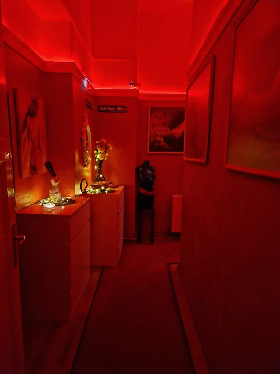 Mona Roses, erotic massage in Berlin, photo 5